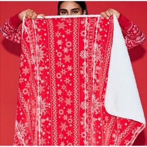 [Victoria’s Secret] Sherpa Fleece Holiday Blanket Cozy Snowflake
